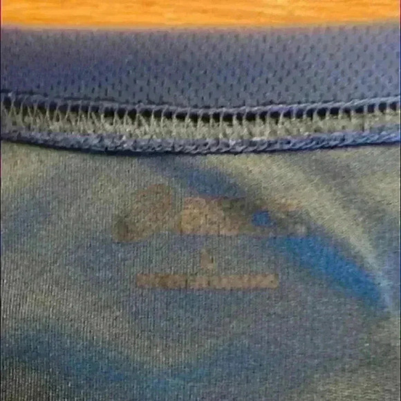 ⭐️ ASICS blue tank top has some small snags - Picture 2 of 4